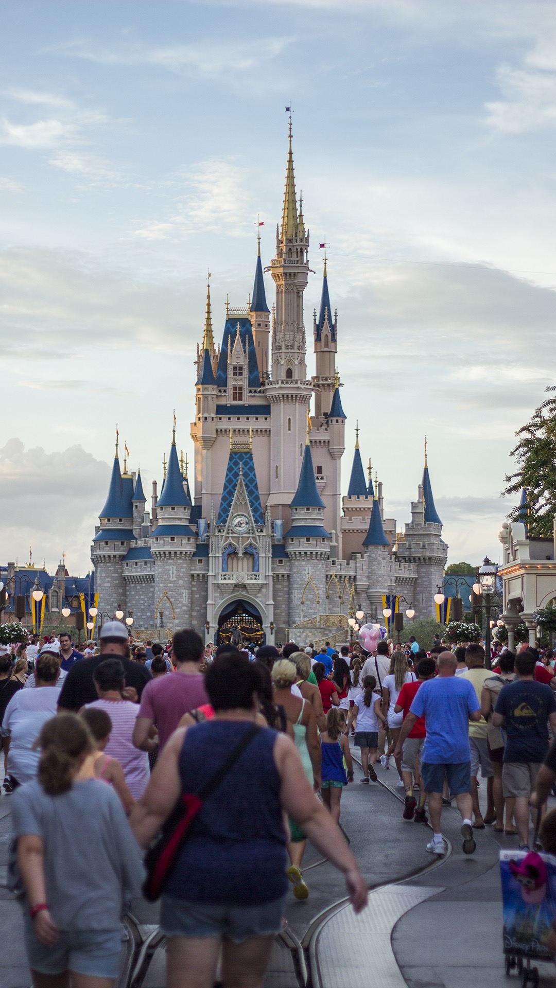 Top 3 Disney Parks You Have To Visit – LeoScript